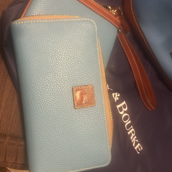 Dooney & Bourke - Picture 2 of 14